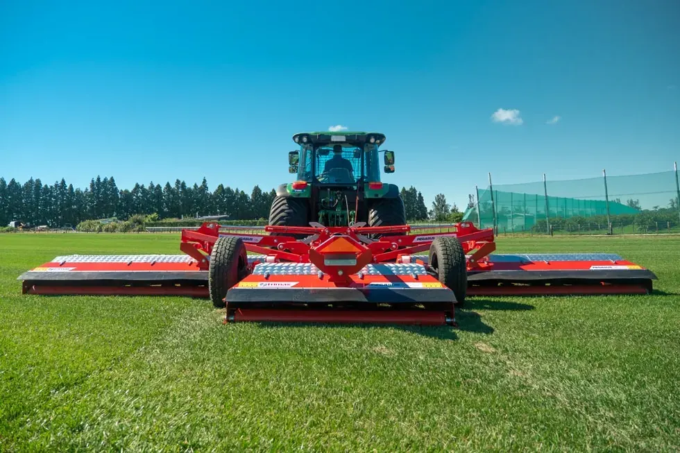 Tondeuse rotative Trimax Pegasus S5 sur gazon, photo constructeur